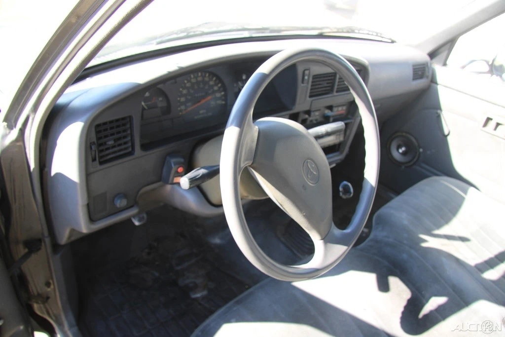 1993 Toyota Hilux 4th Gen - Image 11 of 21