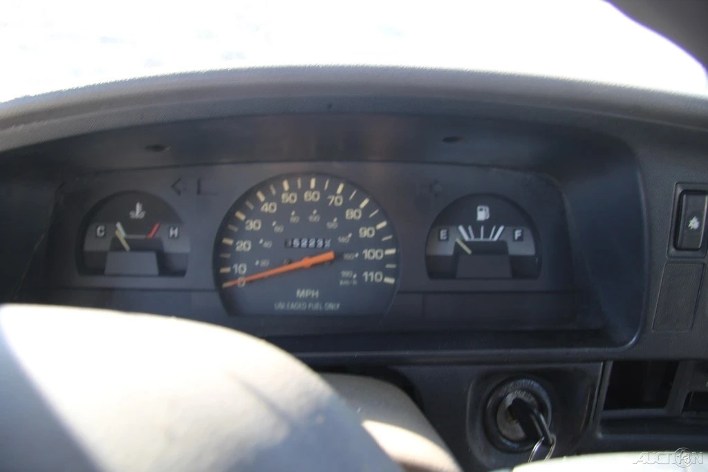 1993 Toyota Hilux 4th Gen - Image 12 of 21