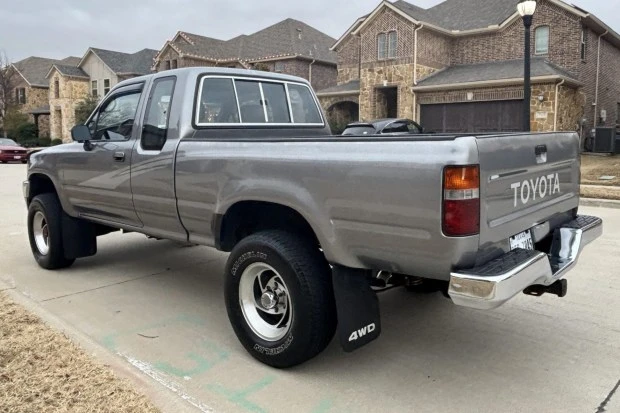 1993 Toyota Hilux 5th Gen - Image 2 of 8