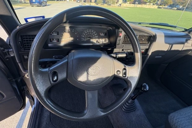 1993 Toyota Hilux 5th Gen - Image 5 of 8
