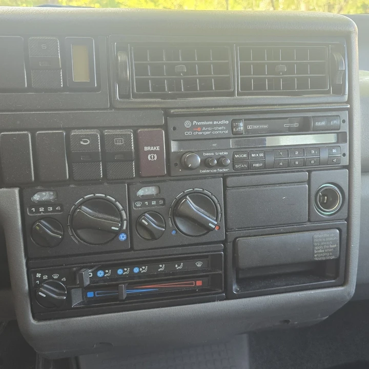 1993 Volkswagen EuroVan - Image 17 of 18