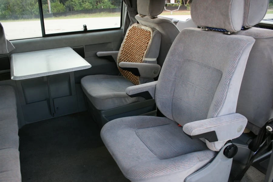 1993 Volkswagen EuroVan - Image 5 of 8