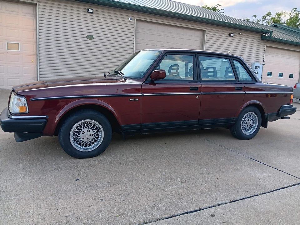 1993 Volvo 244 - Image 21 of 31