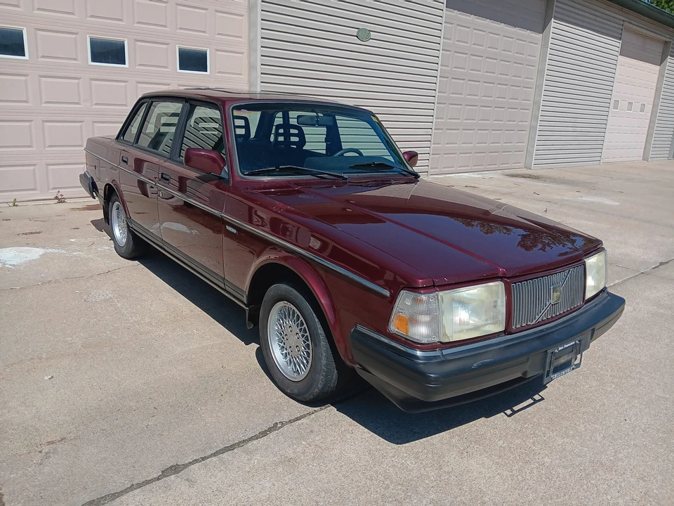 1993 Volvo 244 - Image 25 of 31