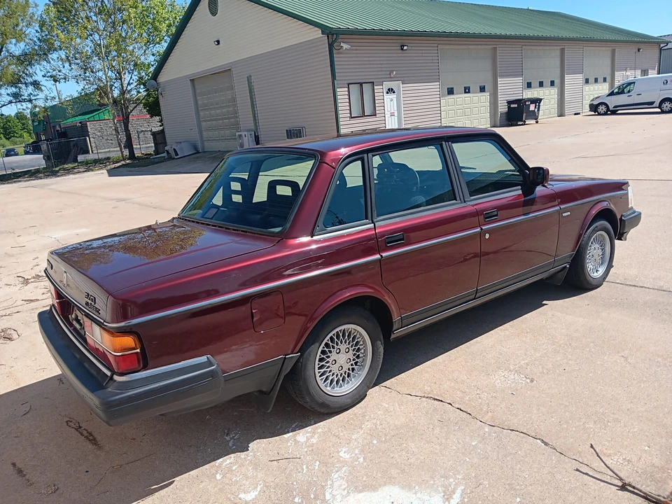 1993 Volvo 244 - Image 26 of 31