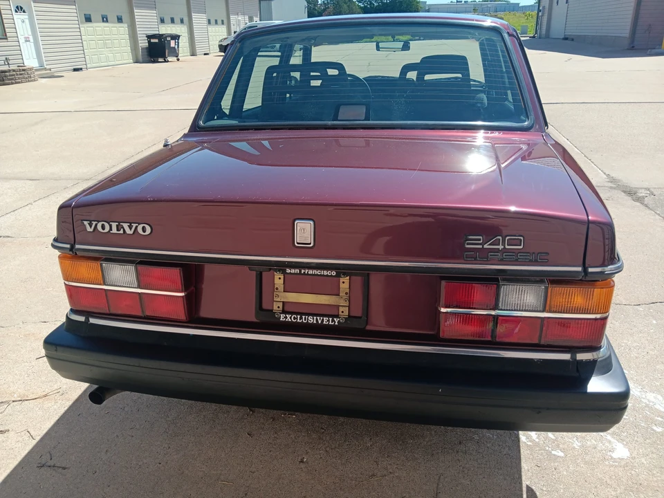 1993 Volvo 244 - Image 28 of 31