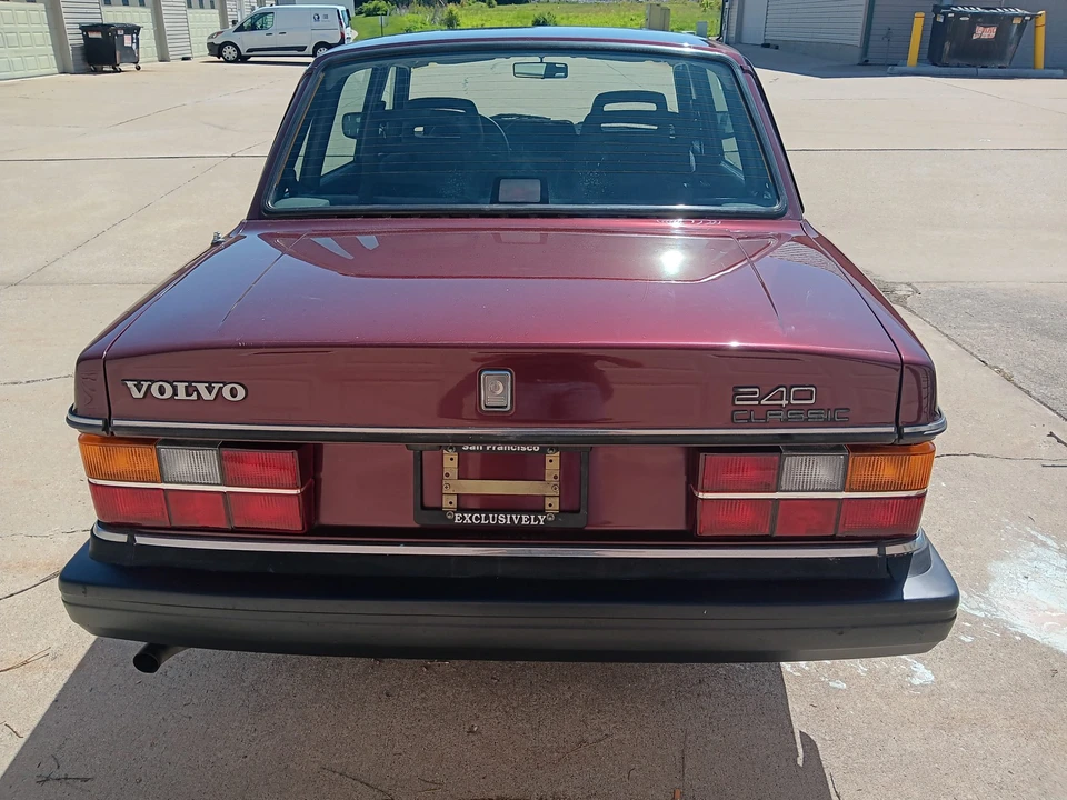1993 Volvo 244 - Image 29 of 31