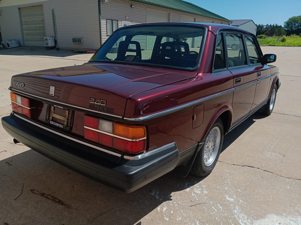 1993 Volvo 244 - Image 27 of 31