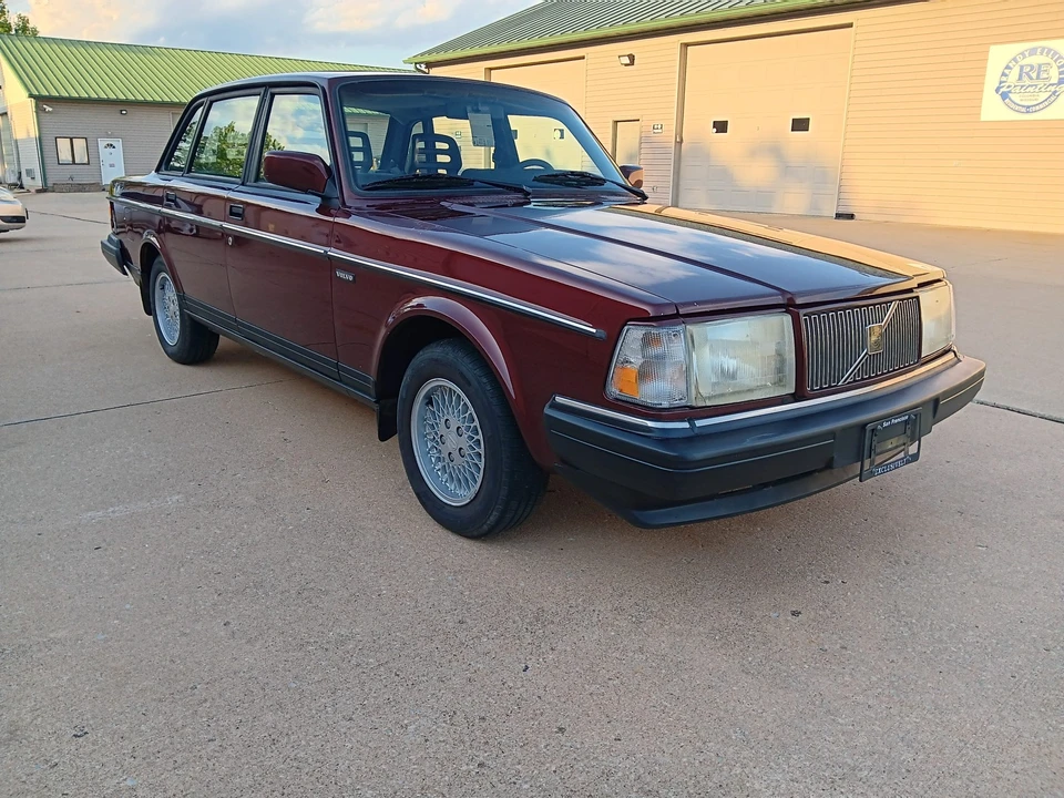 1993 Volvo 244 - Image 3 of 31