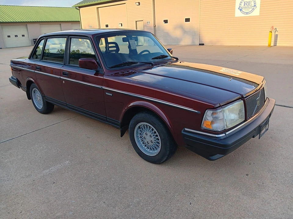 1993 Volvo 244 - Image 5 of 31