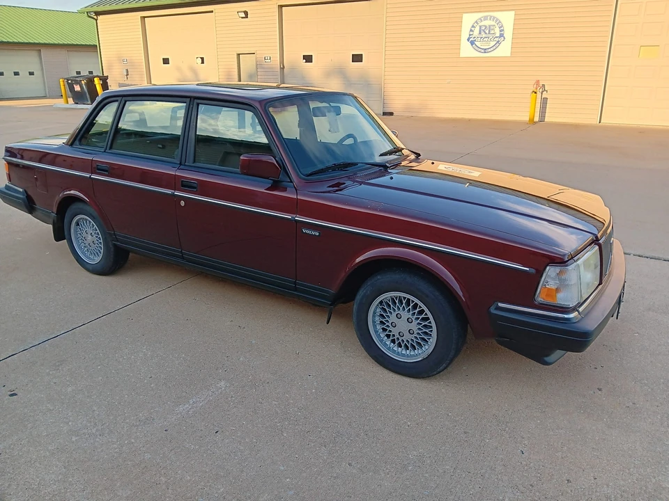 1993 Volvo 244 - Image 6 of 31