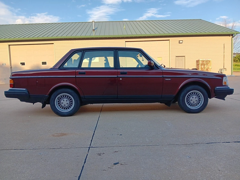 1993 Volvo 244 - Image 9 of 31