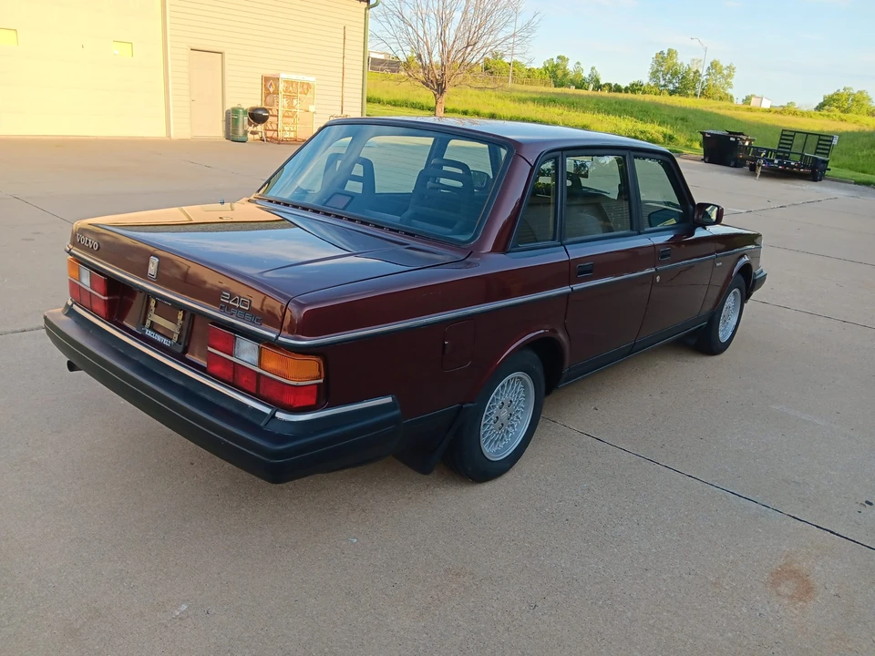 1993 Volvo 244 - Image 10 of 31