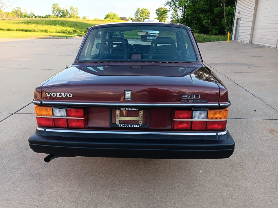 1993 Volvo 244 - Image 15 of 31