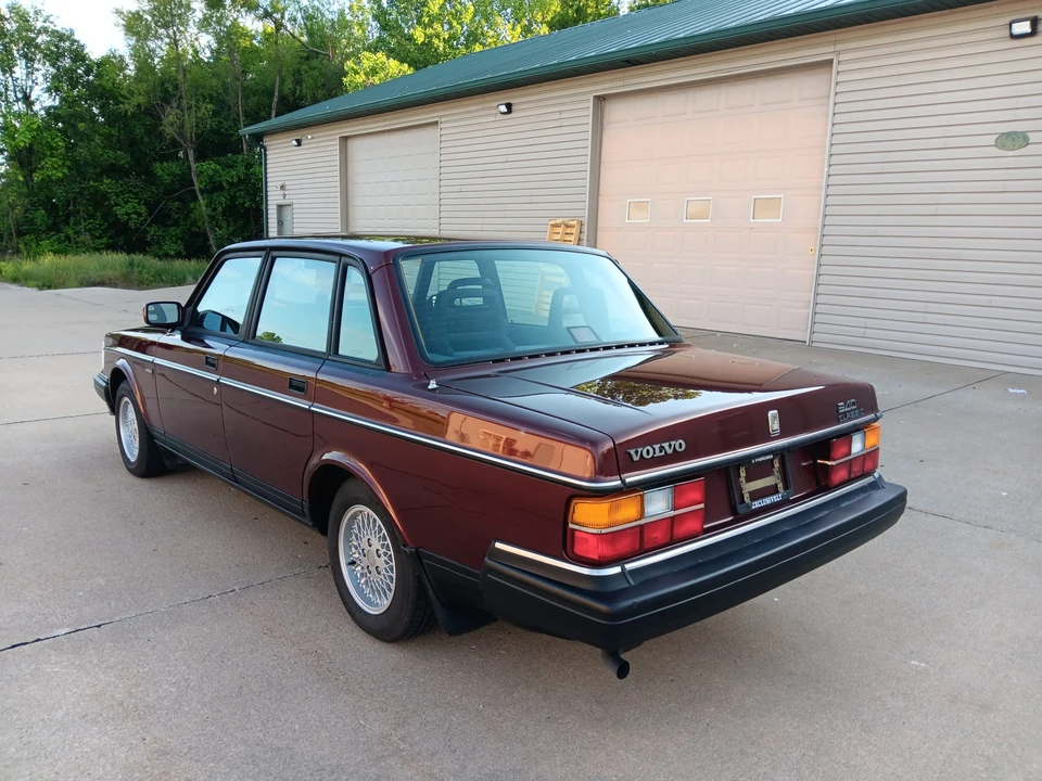 1993 Volvo 244 - Image 19 of 31