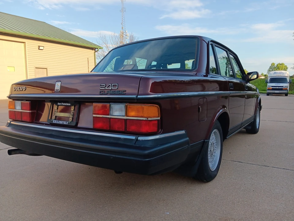 1993 Volvo 244 - Image 13 of 31