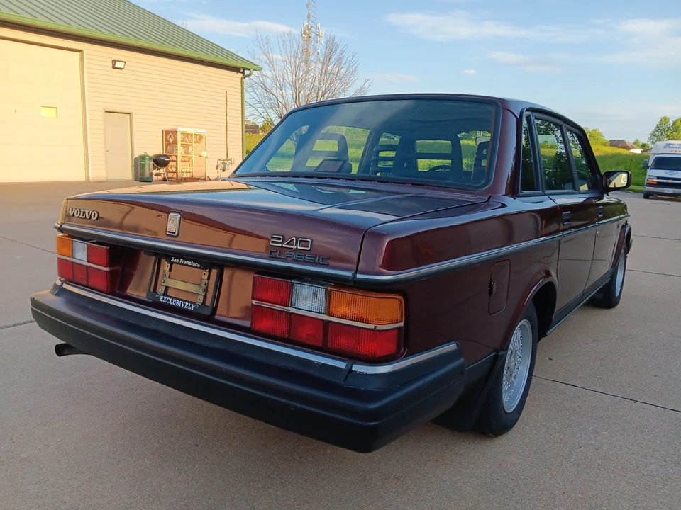 1993 Volvo 244 - Image 11 of 31