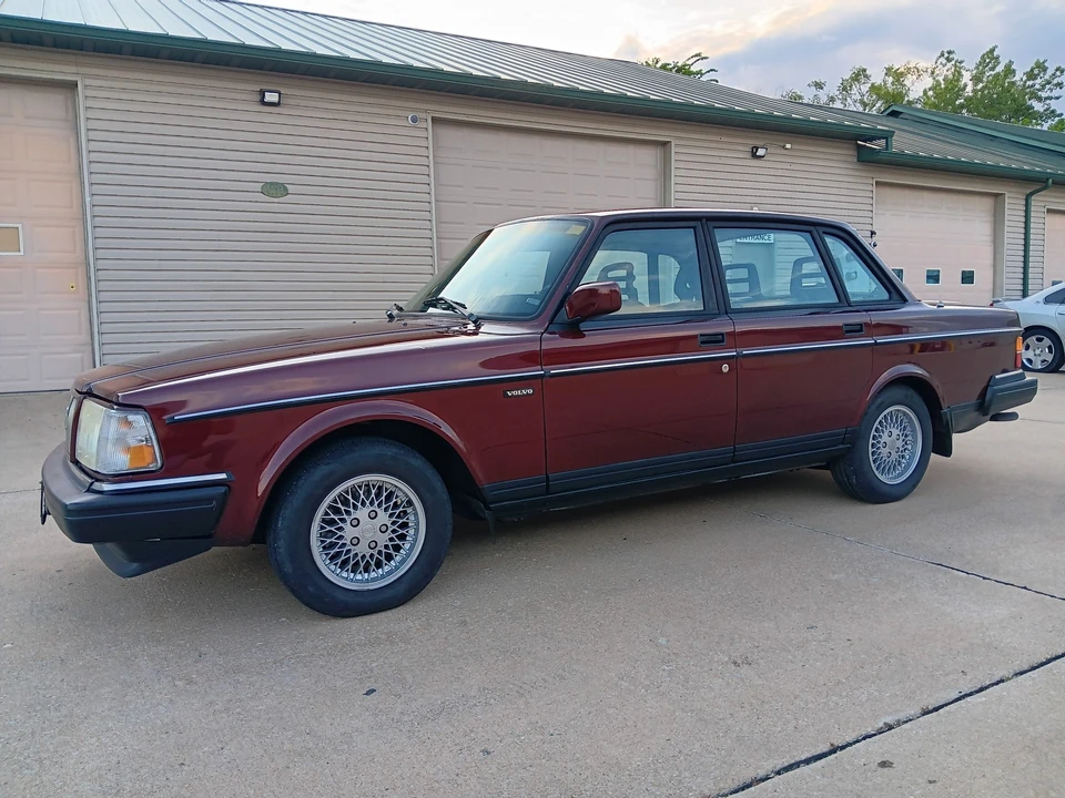 1993 Volvo 244 - Image 22 of 31