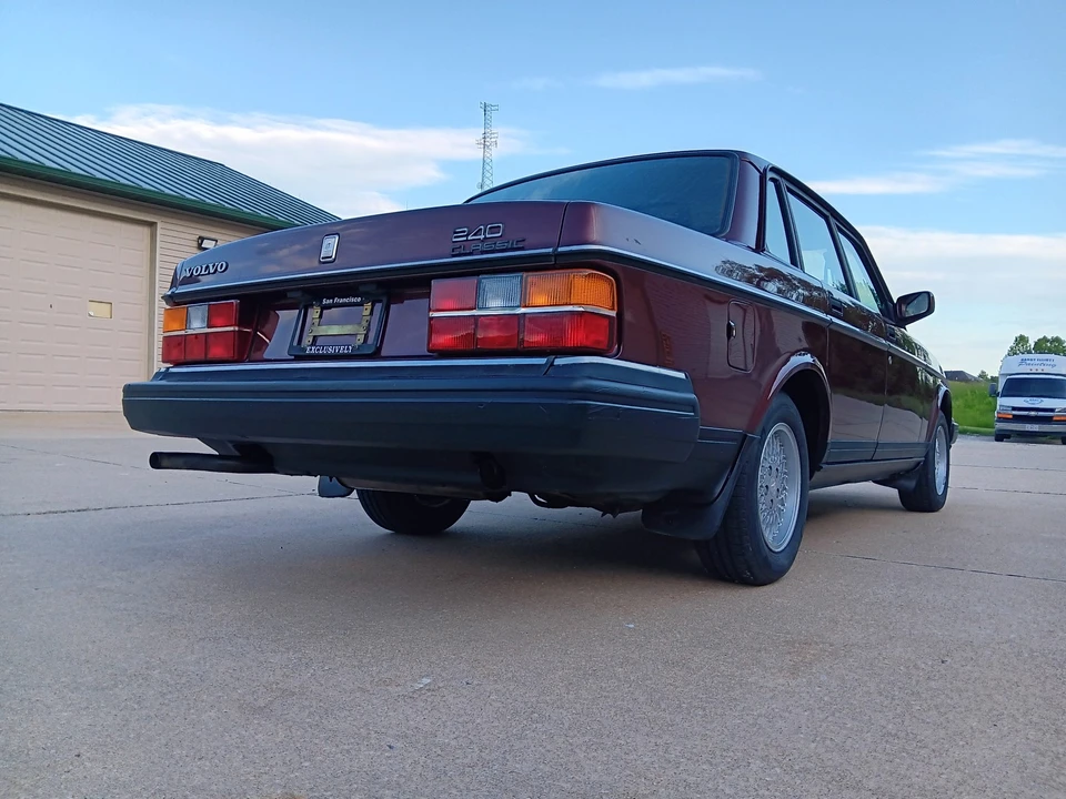 1993 Volvo 244 - Image 12 of 31