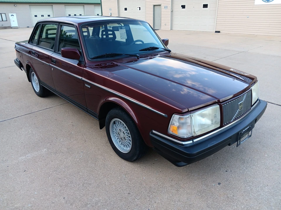 1993 Volvo 244 - Image 4 of 31