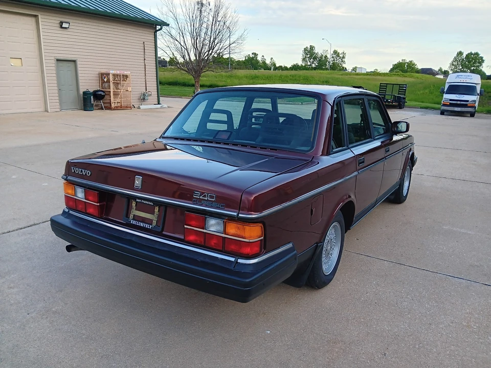 1993 Volvo 244 - Image 14 of 31