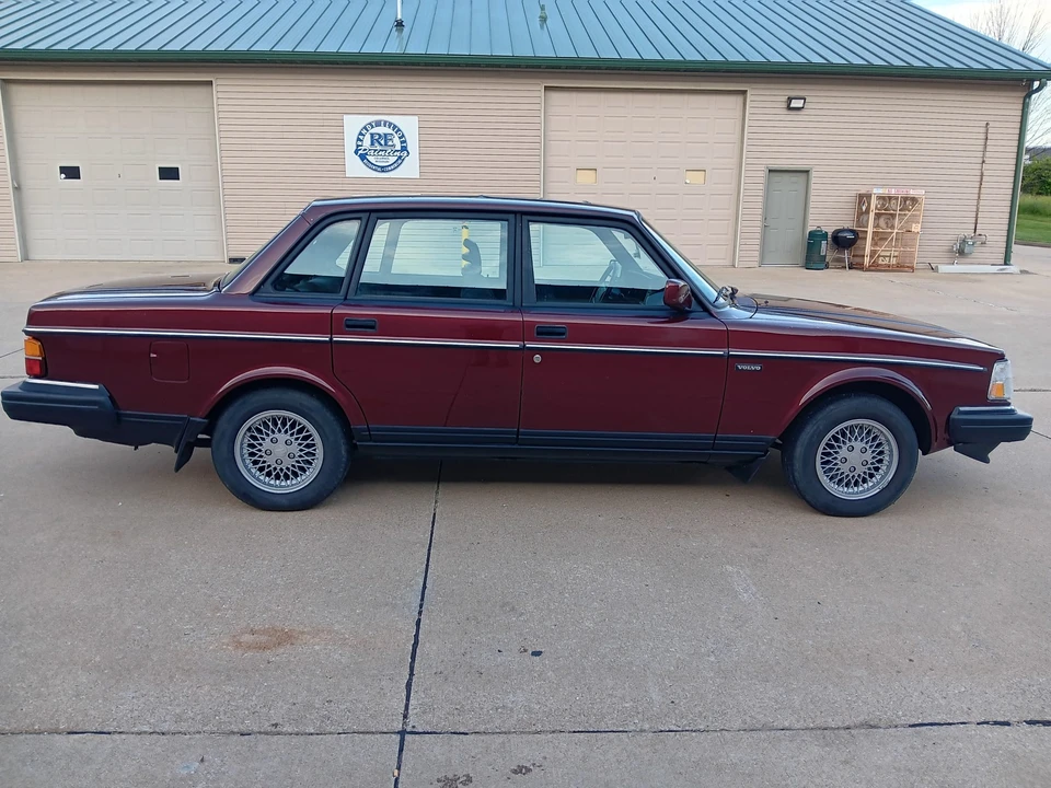 1993 Volvo 244 - Image 8 of 31