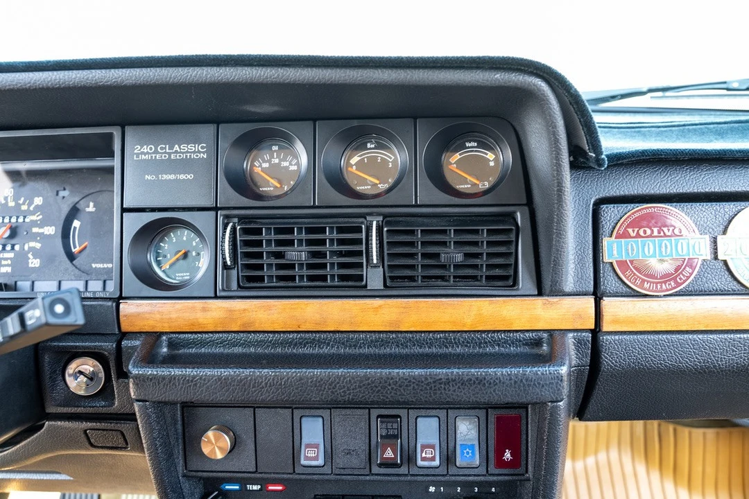 1993 Volvo 245 - Image 17 of 21