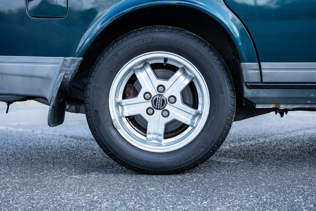 1993 Volvo 245 - Image 9 of 21