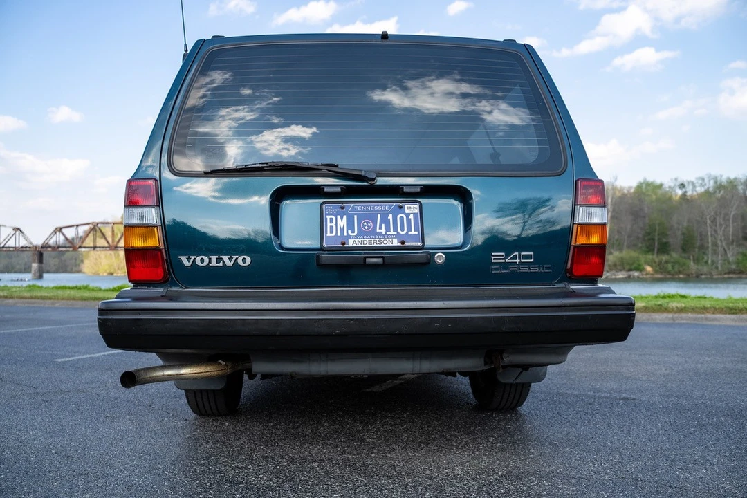 1993 Volvo 245 - Image 7 of 21