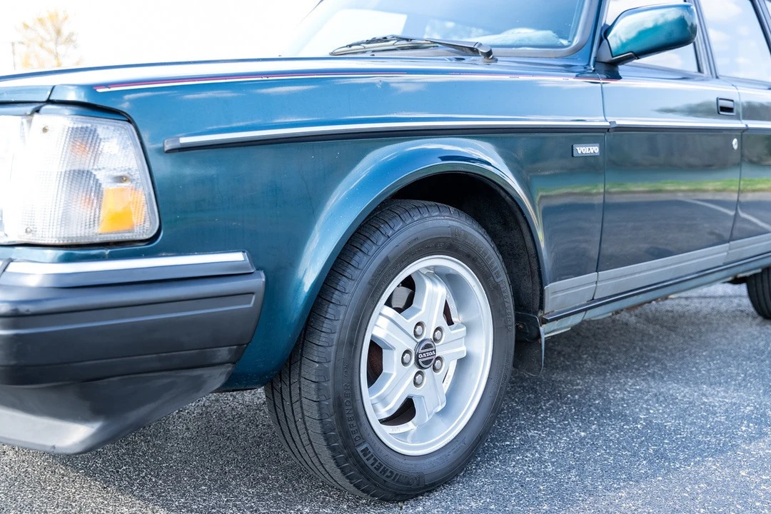 1993 Volvo 245 - Image 8 of 21