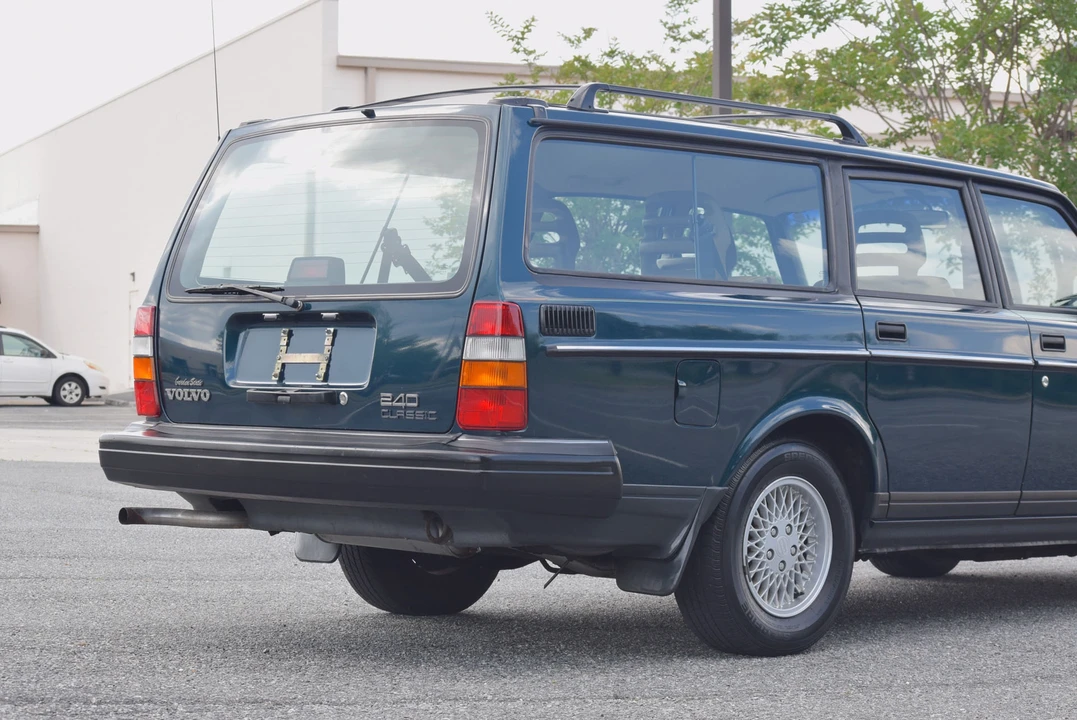 1993 Volvo 245 - Image 11 of 31