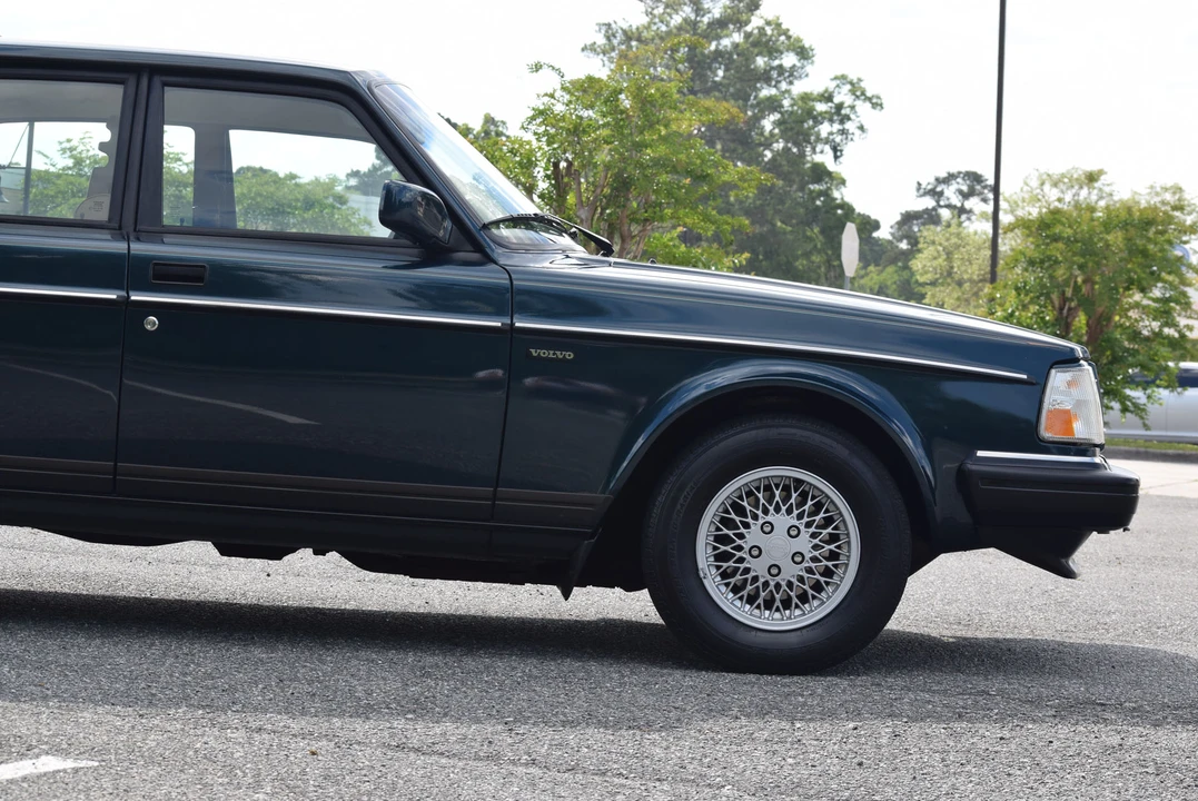 1993 Volvo 245 - Image 12 of 31
