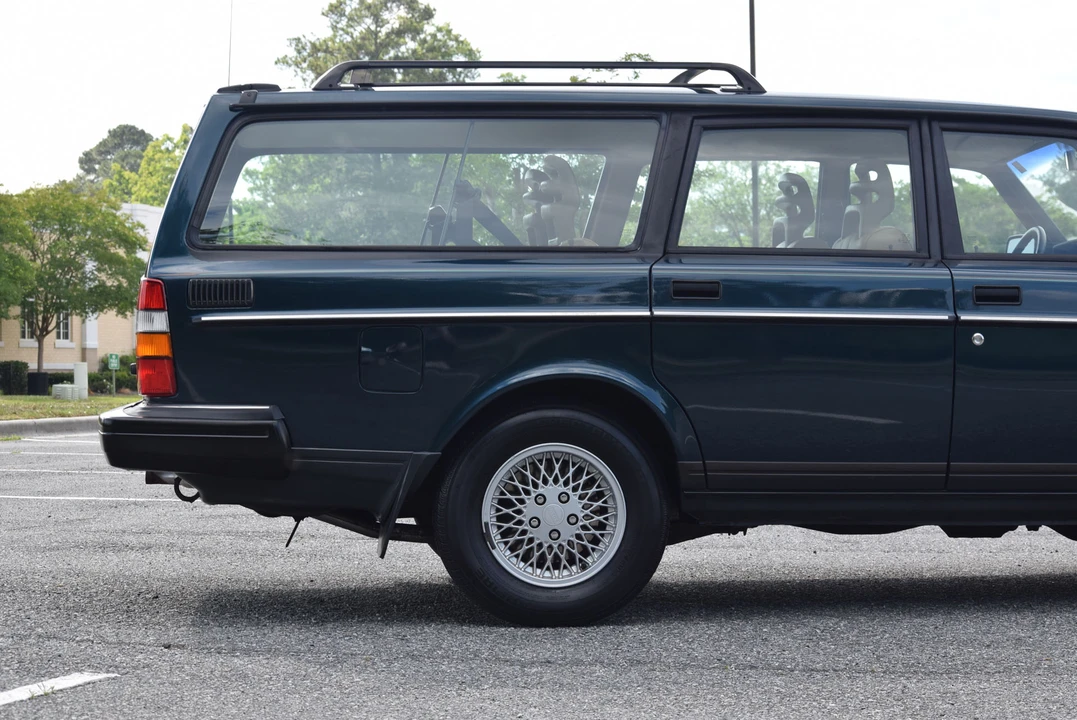 1993 Volvo 245 - Image 13 of 31