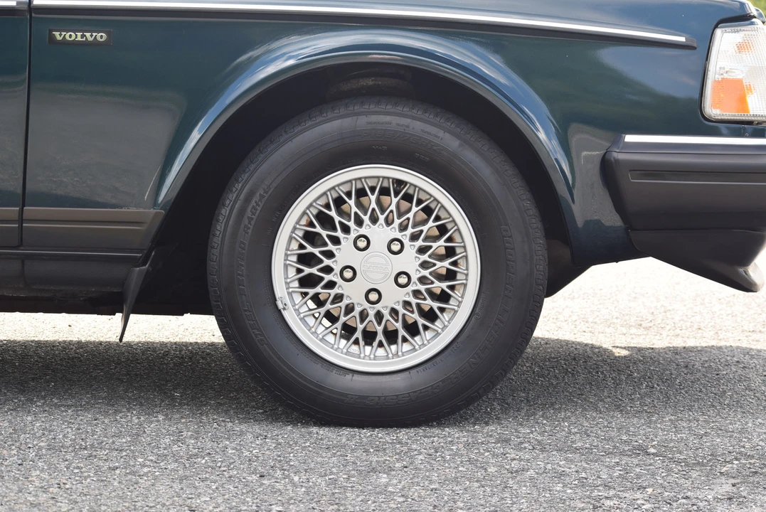 1993 Volvo 245 - Image 14 of 31