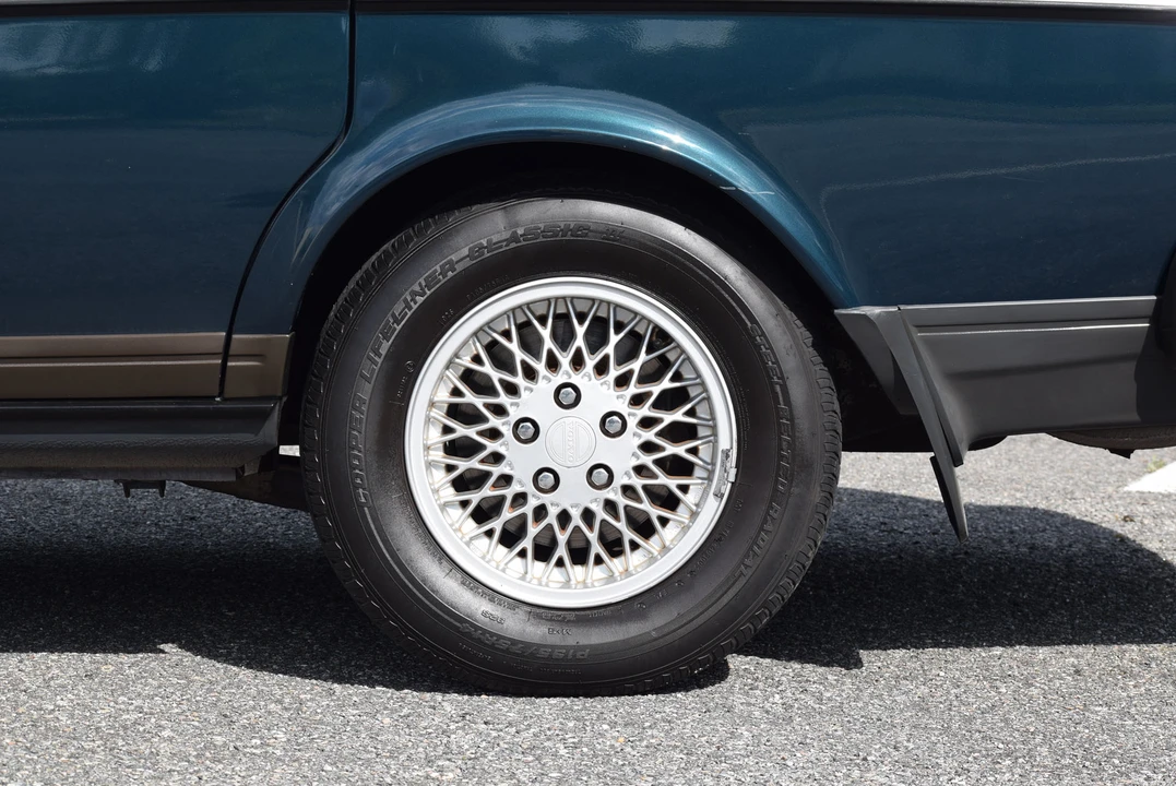 1993 Volvo 245 - Image 15 of 31
