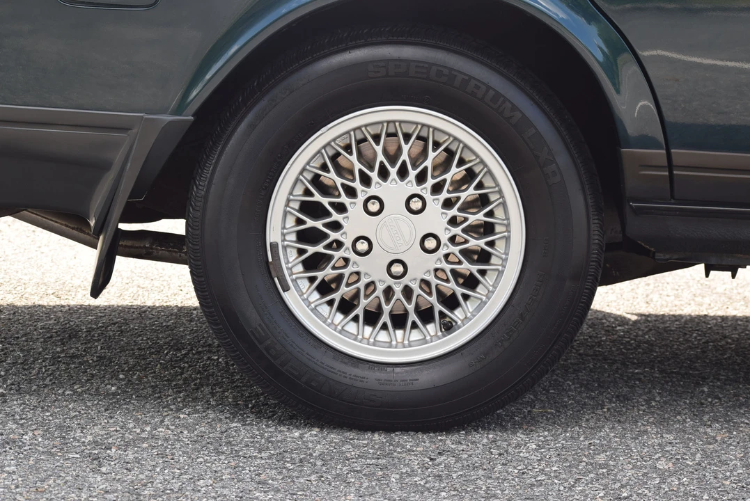 1993 Volvo 245 - Image 16 of 31