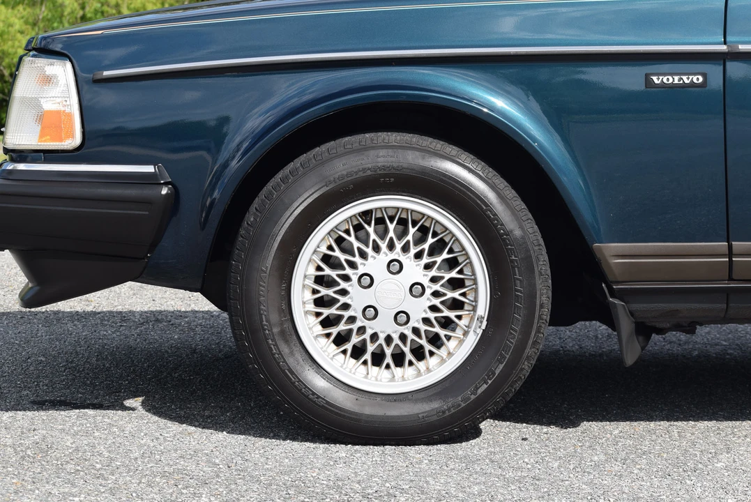 1993 Volvo 245 - Image 17 of 31