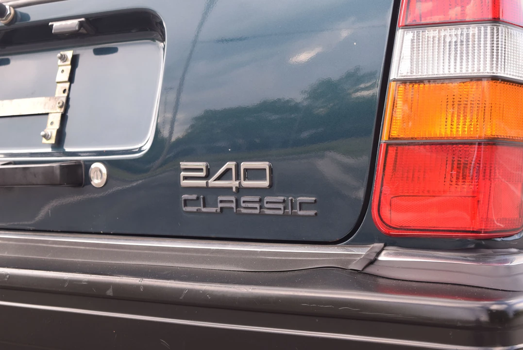 1993 Volvo 245 - Image 24 of 31