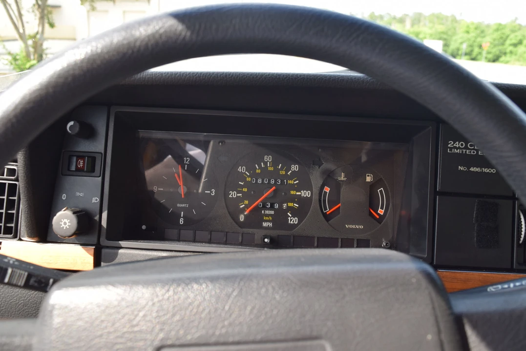 1993 Volvo 245 - Image 30 of 31