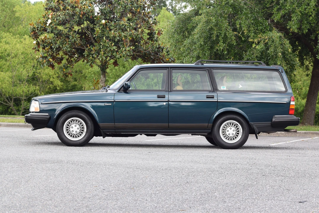 1993 Volvo 245 - Image 3 of 31