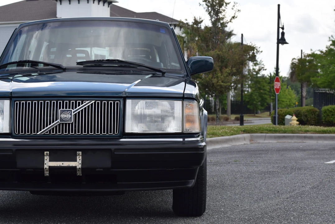 1993 Volvo 245 - Image 8 of 31
