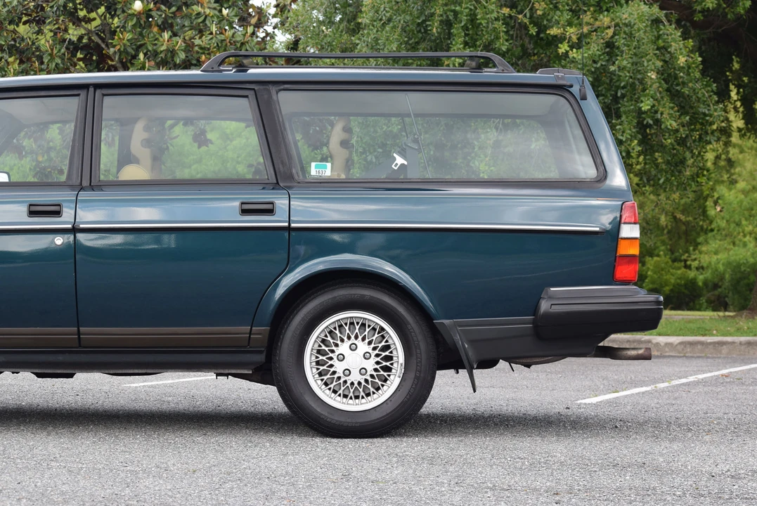 1993 Volvo 245 - Image 10 of 31