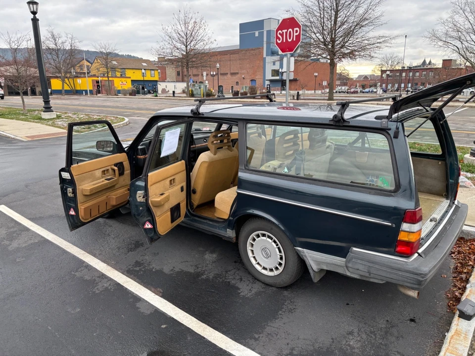1993 Volvo 200 Series - Image 9 of 14