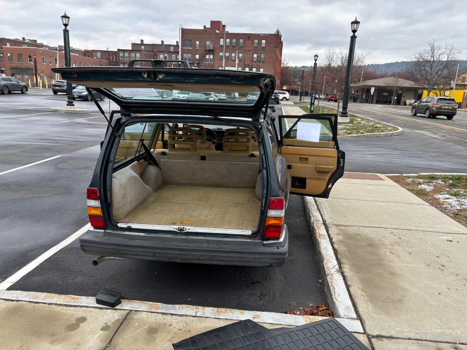 1993 Volvo 200 Series - Image 8 of 14