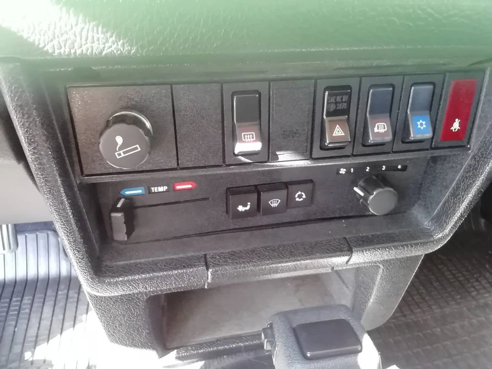 1993 Volvo 244 - Image 13 of 18