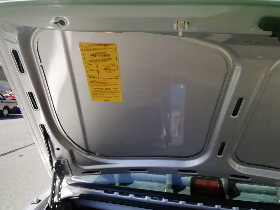 1993 Volvo 244 - Image 9 of 18