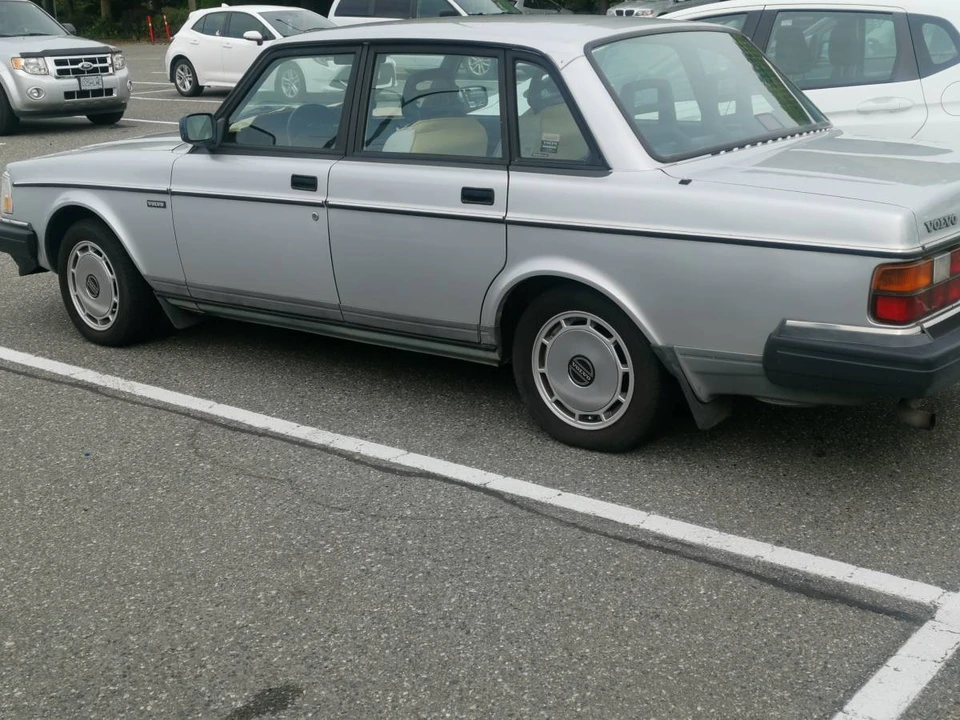 1993 Volvo 244 - Image 3 of 18