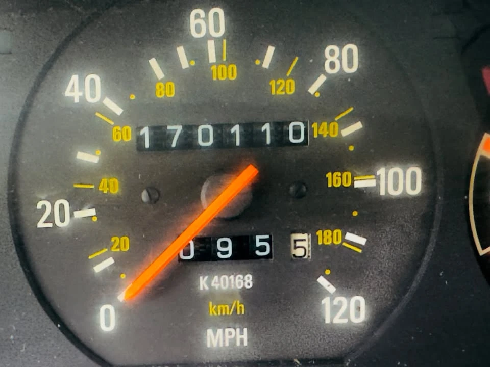 1993 Volvo 244 - Image 6 of 18