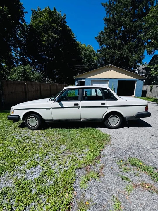 1993 Volvo 244 - Image 5 of 18