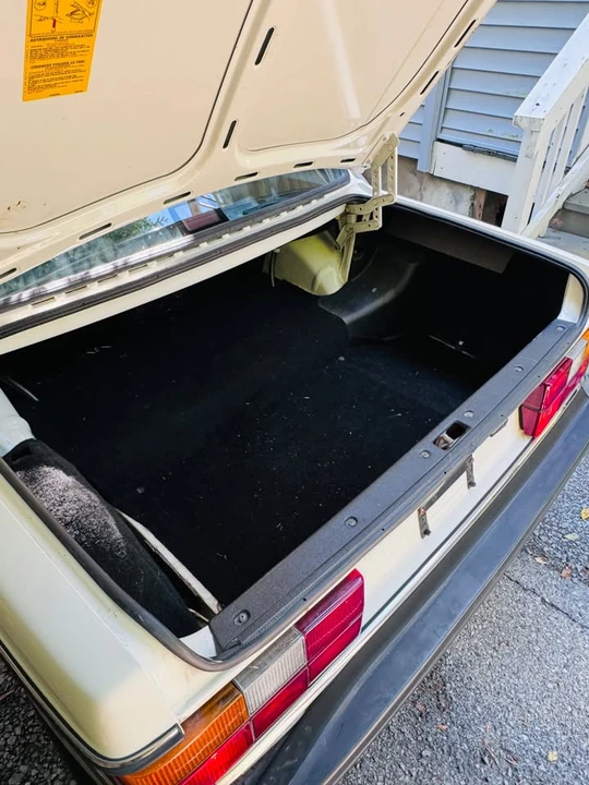 1993 Volvo 244 - Image 13 of 18